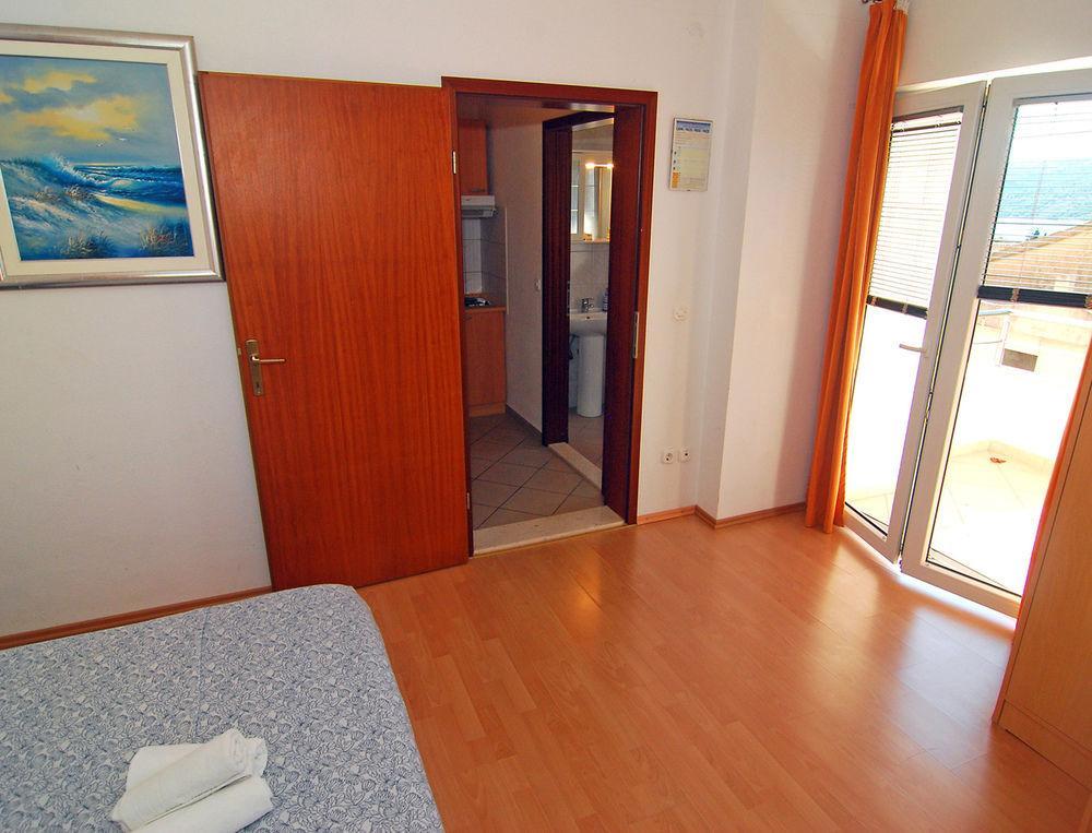 Kairos Apartment